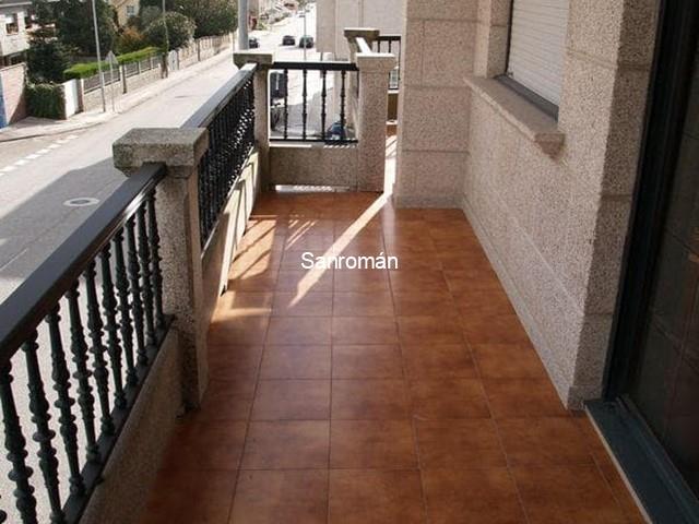 APARTAMENTO DE DOS DORMITORIOS Y DOS BAÑOS. TERRAZA. PLAYA AMÉRICA (NIGRÁN)