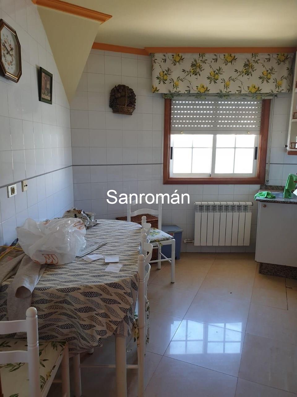 Foto 1 PISO DÚPLEX, 6 DORMITORIOS, 2 BAÑOS. TERRAZA. PISCINA COMUNITARIA