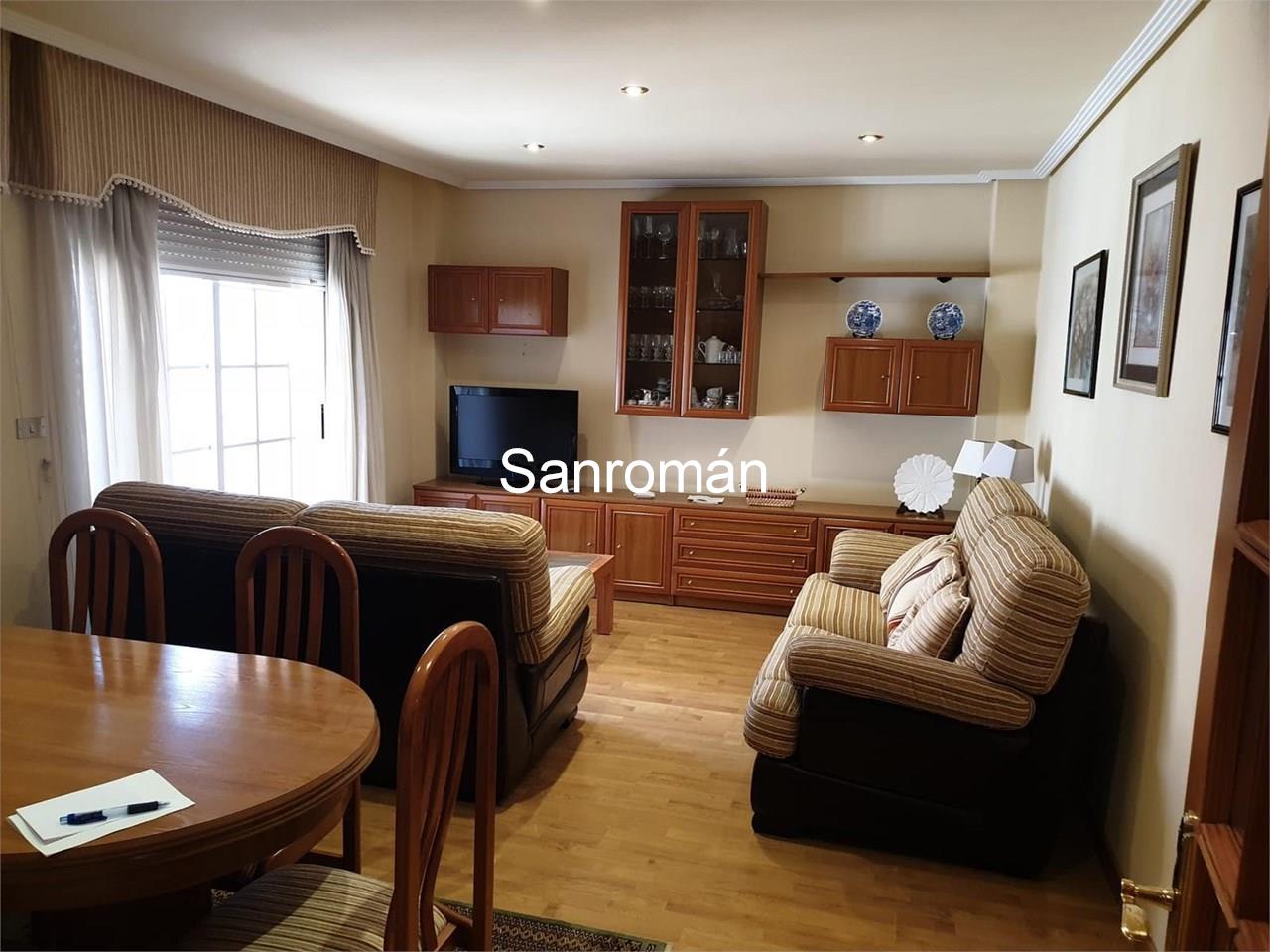 Foto 3 PISO DÚPLEX, 6 DORMITORIOS, 2 BAÑOS. TERRAZA. PISCINA COMUNITARIA