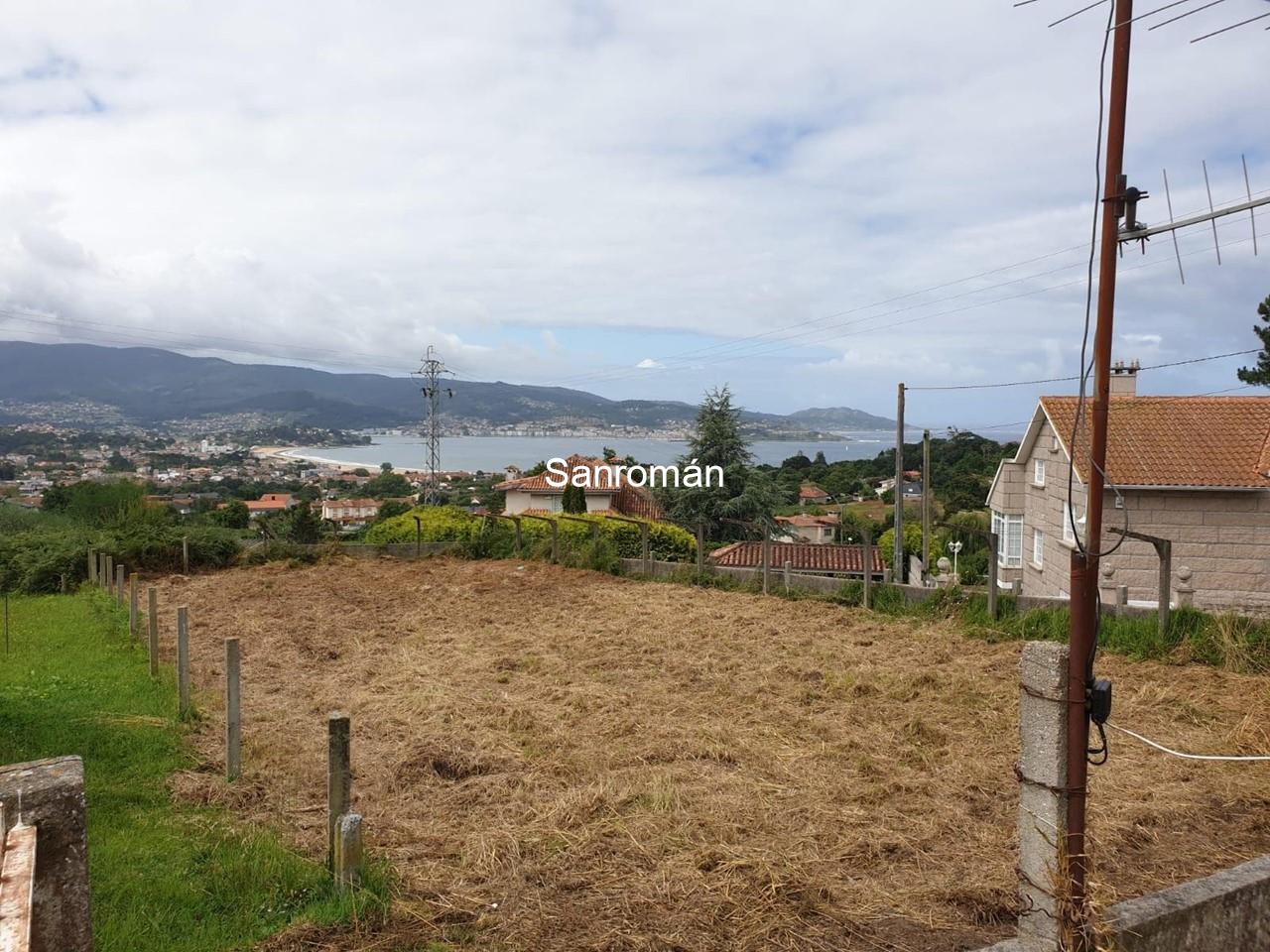 Foto 1 TERRENO EDIFICABLE EN ABETOS CON VISTAS A LA BAHÍA DE BAIONA