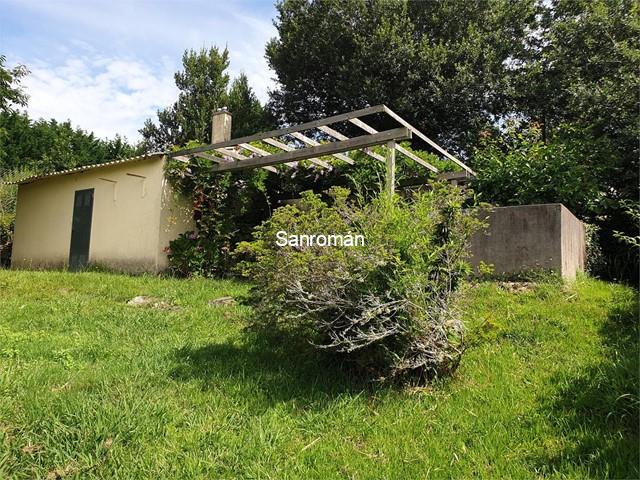 Terreno Rústico en Nigrán. Dispone de galpón de 18 m2., pozo y estanque de agua. Finca cerrada.